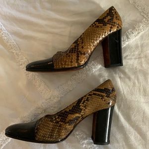 VINTAGE CHANEL HEELS